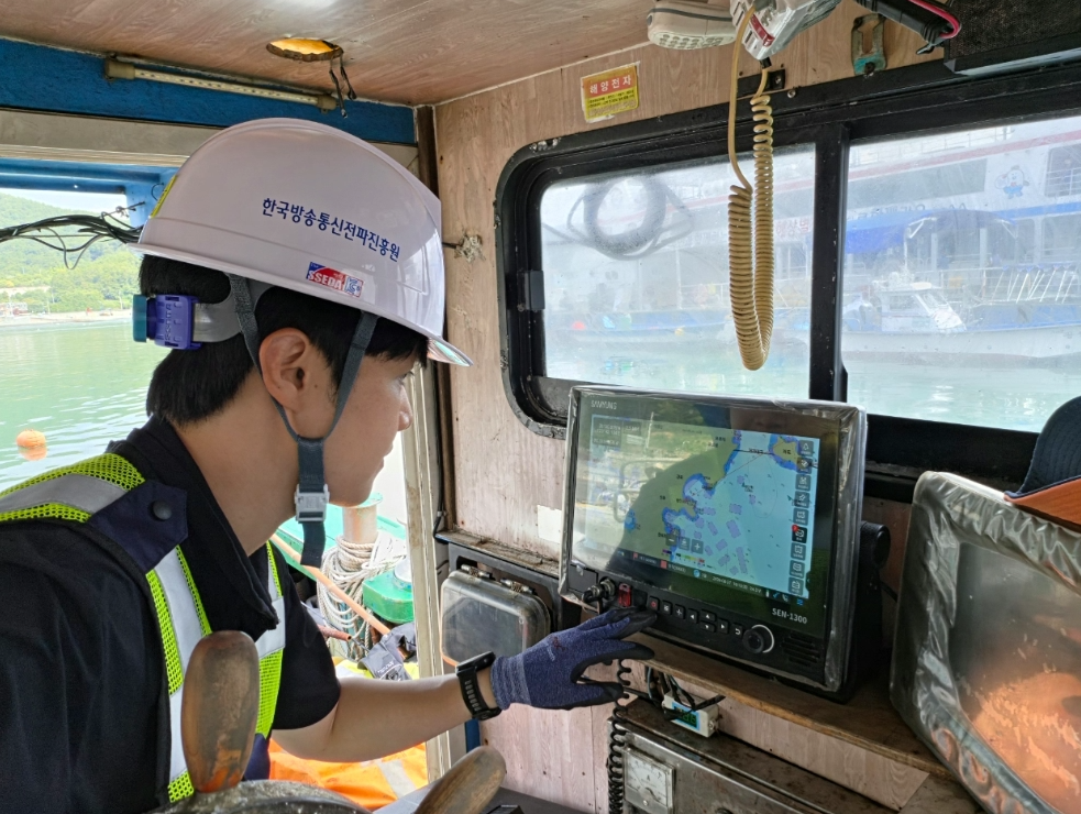 한국방송통신전파진흥원, 특별재난지역 거제·통영에서 선박 해상통신설비 무상점검 나서